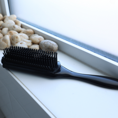 9 Row Styling Brush: Black